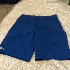 k7 Under Armour boys' golf shorts size LY blue